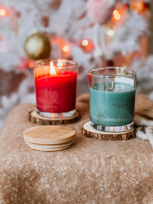 Vela em frasco transparente com tampa de bambu